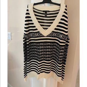 Aqua Size Medium V-Neck Black And White Wool Blend Sweater